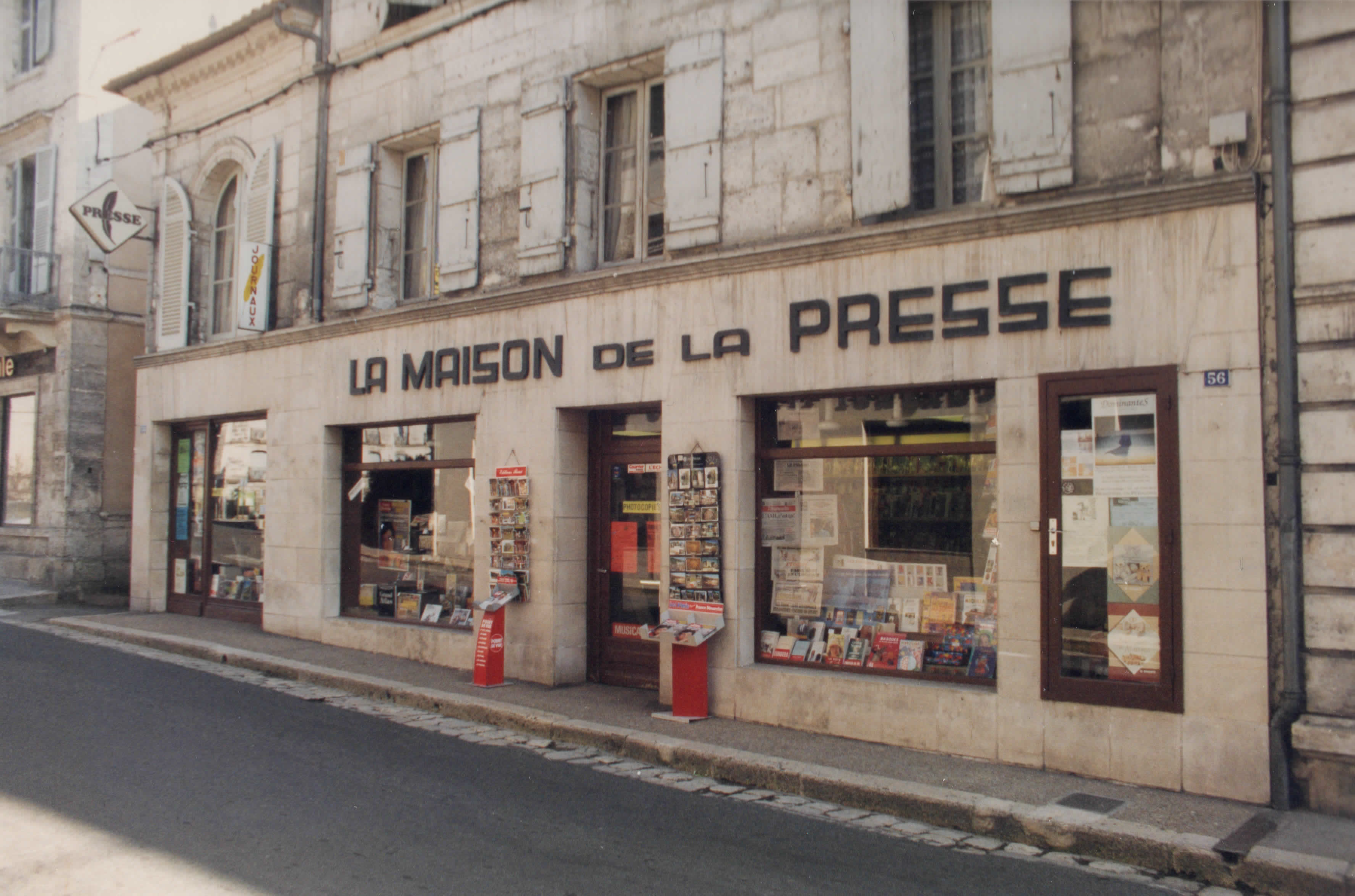 Maison de la presse Porte